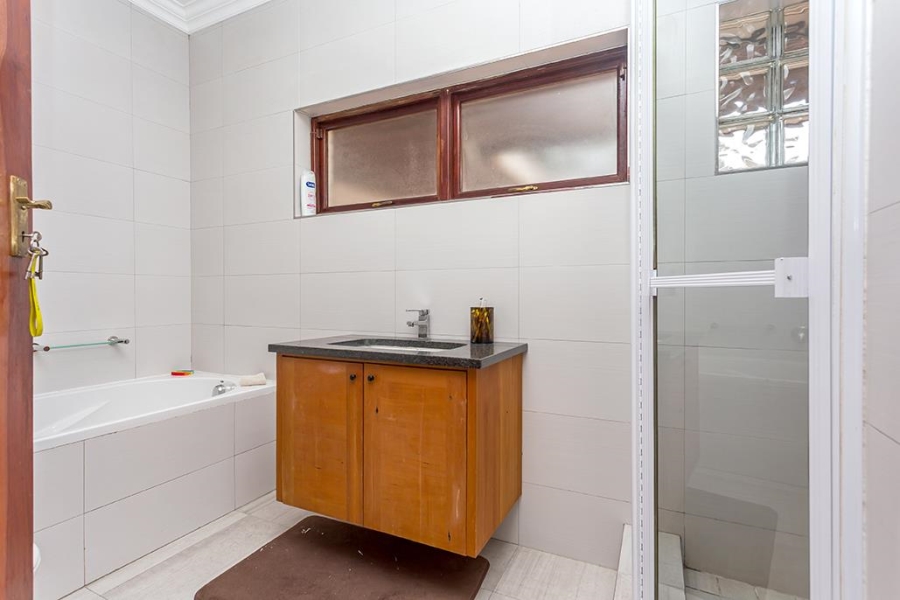 To Let 5 Bedroom Property for Rent in Milnerton Western Cape